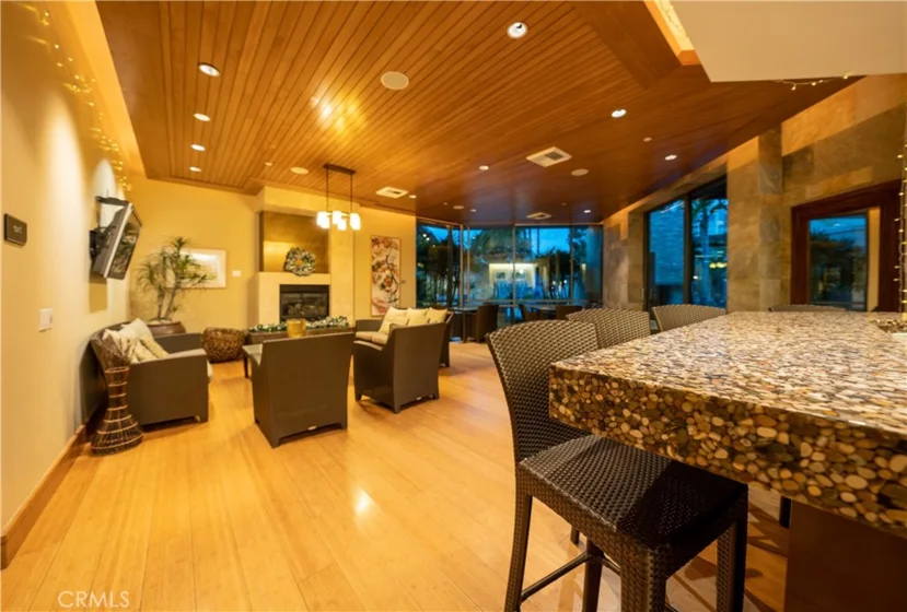 4600 Rivington photo 60