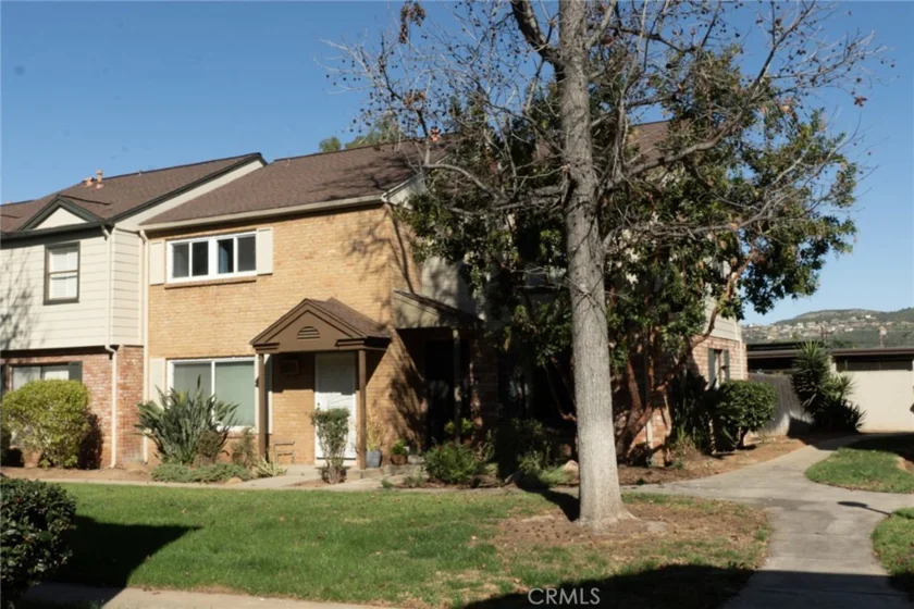 1277 N Mollison #F photo 1