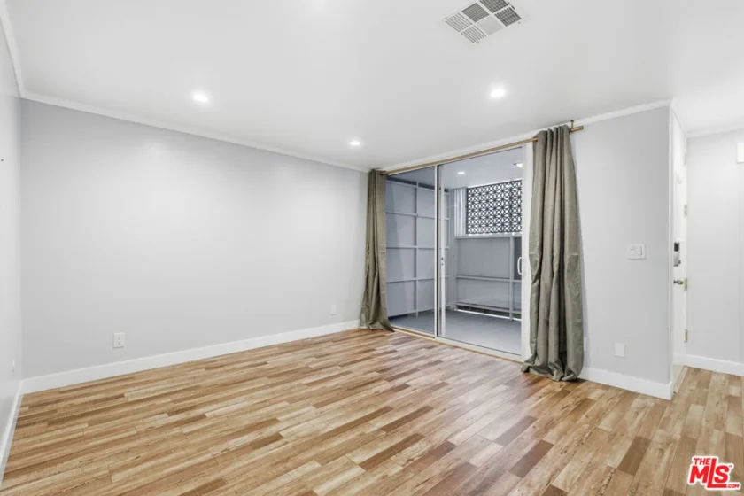 141 W Hillcrest Boulevard #2 photo 17