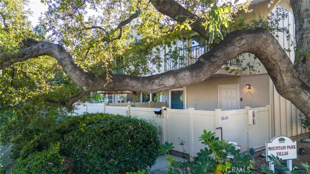 835 N Altadena Drive photo 1