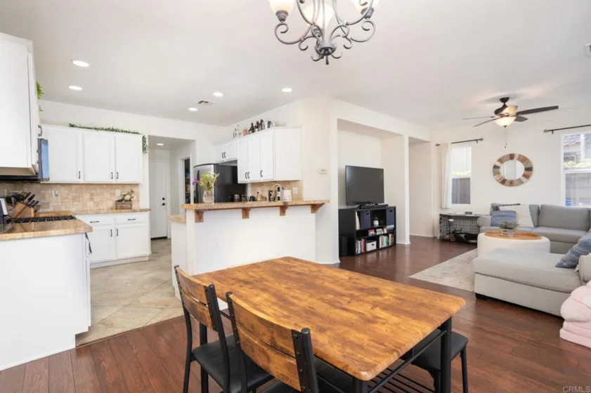 425 S Meadowbrook Drive #123 photo 4