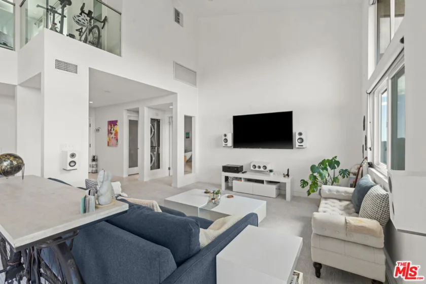 2385 Roscomare Road #F10 photo 30