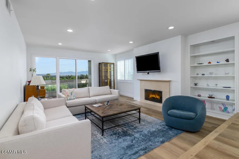 17140 Burbank Boulevard #308 photo 1