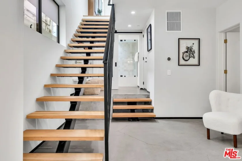 611 Broadway Street photo 10