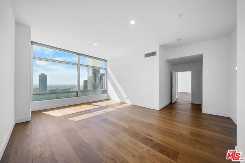 900 W Olympic Boulevard #32I photo 16