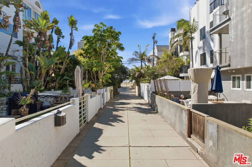 18 Voyage Street photo 38