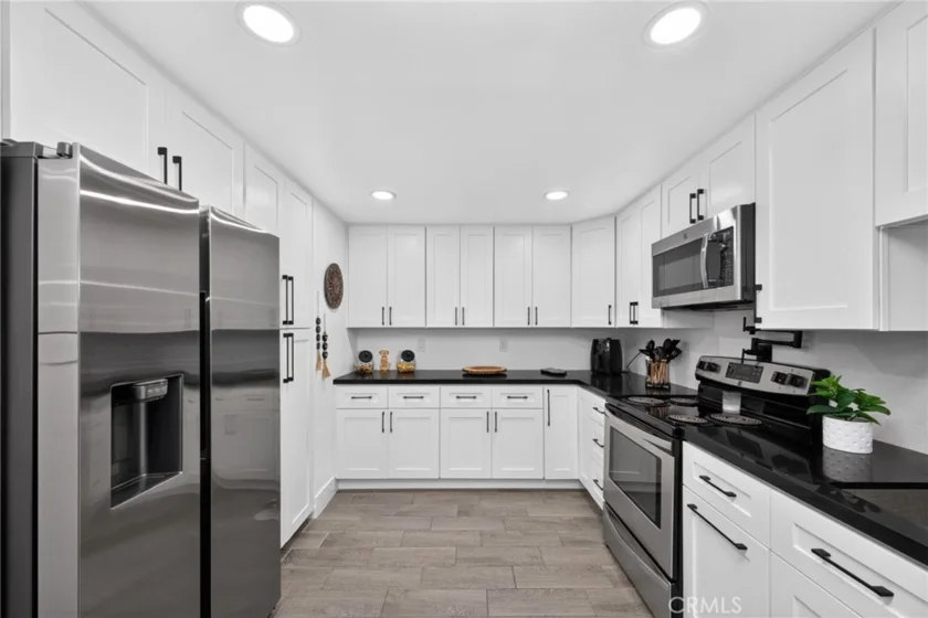 1725 Melrose #28 photo 36