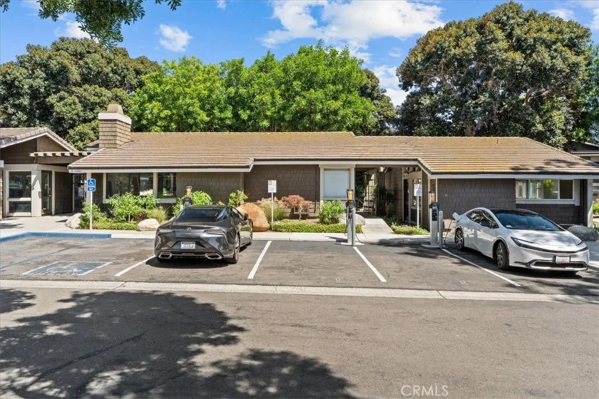 208 Springview photo 39