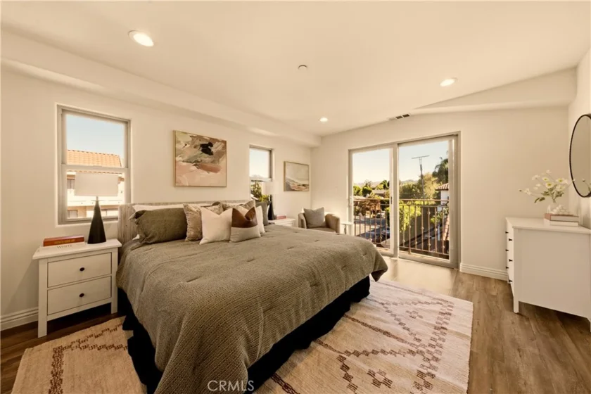 14702 Magnolia Boulevard #105 photo 10