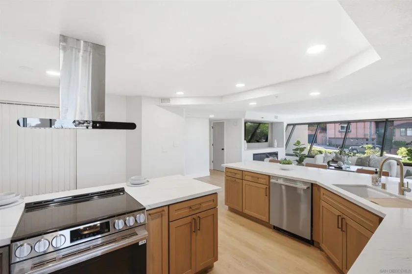 230 W Laurel #204 photo 11
