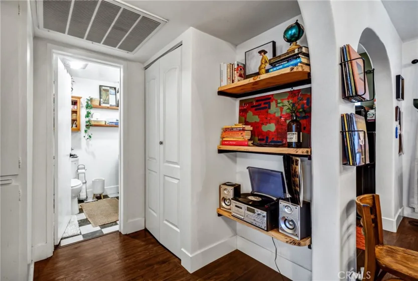 215 N Kenwood Street #106 photo 16