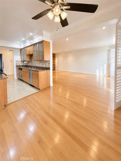 4536 Colbath Avenue #102 photo 29