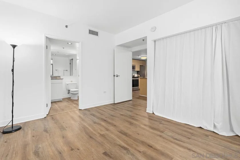 425 W Beech Street #303 photo 22