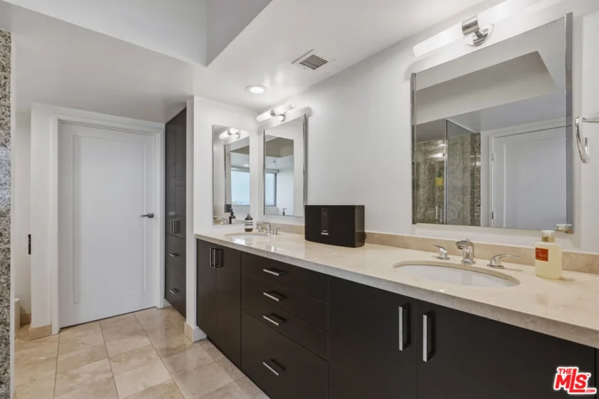 13700 Marina Pointe Drive #305 photo 29
