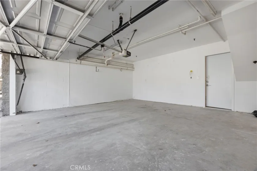 645 W Regent photo 25