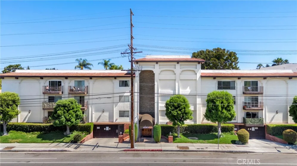 12801 Moorpark Street #303 photo 21