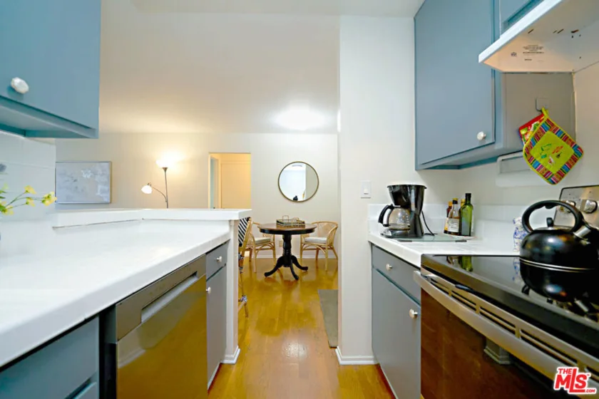 320 S Ardmore Avenue #323 photo 5