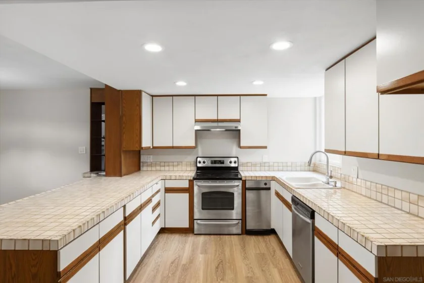 4070 Riviera Drive #5 photo 18