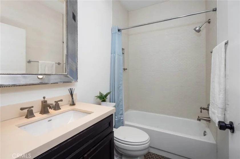 520 S Barrington Avenue #116 photo 29