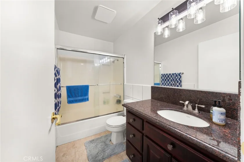 1121 E Wilson #12 photo 16