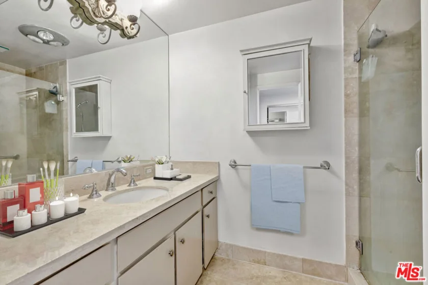 2170 Century Park East #1507 photo 10