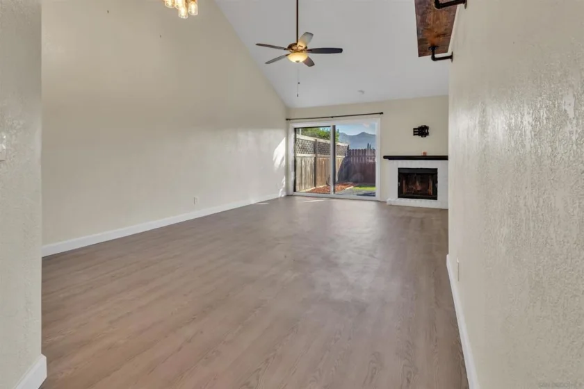 422 Devonshire Gln photo 3
