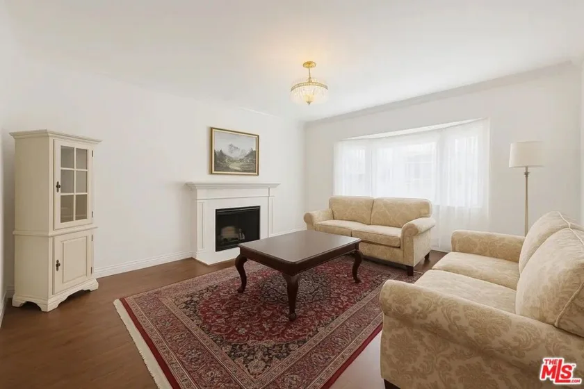 21620 Burbank Boulevard #9 photo 2