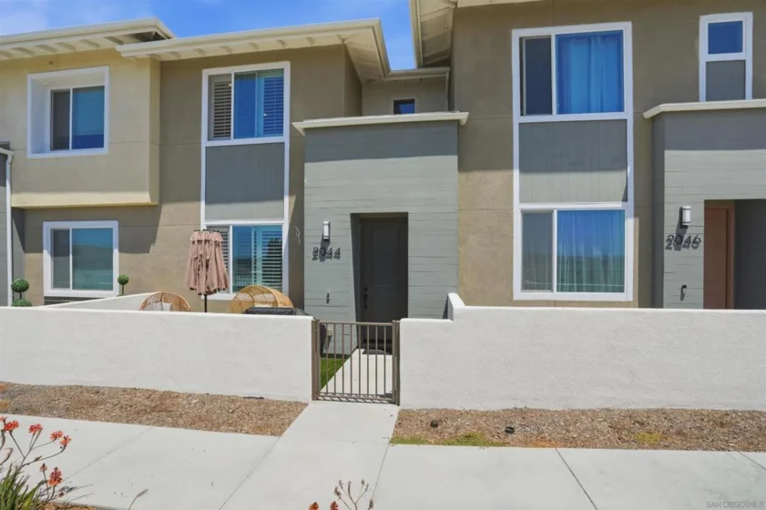 2044 Bluestone Circle photo 28