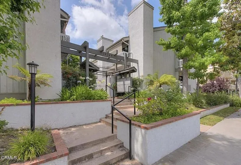 14348 Riverside Drive #13 photo 1