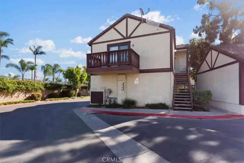 12446 Woodbridge photo 1