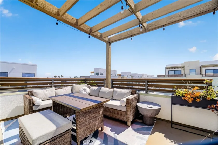 1687 Grand View photo 33