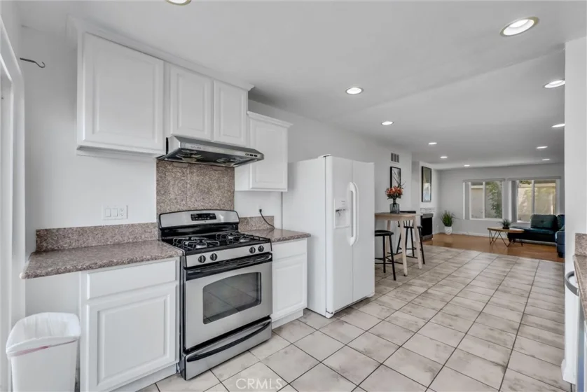 2142 W Liverpool Lane photo 8