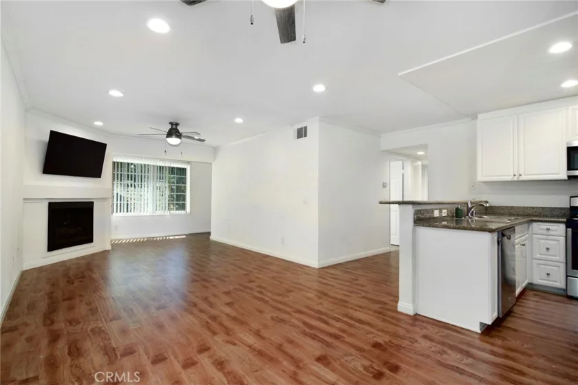 5525 Canoga Avenue #124 photo 1