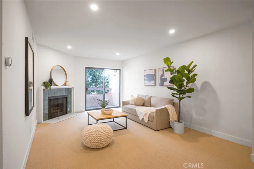 460 Oak Street #311 photo 1