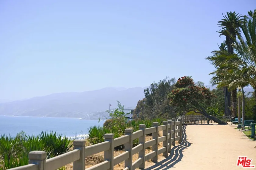 516 San Vicente Boulevard #206 photo 24