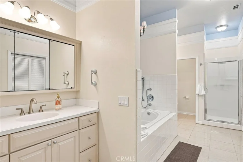 42761 Juniper photo 28