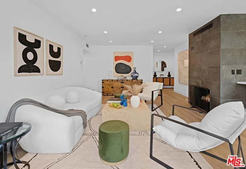 1010 N Kings Road #218 photo 1