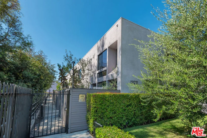 1327 Havenhurst Drive #8 photo 1