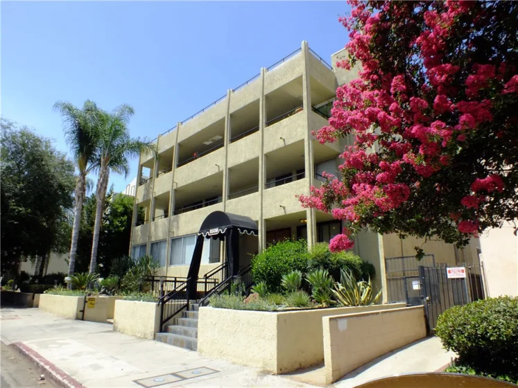 5339 Newcastle Avenue #103 photo 1