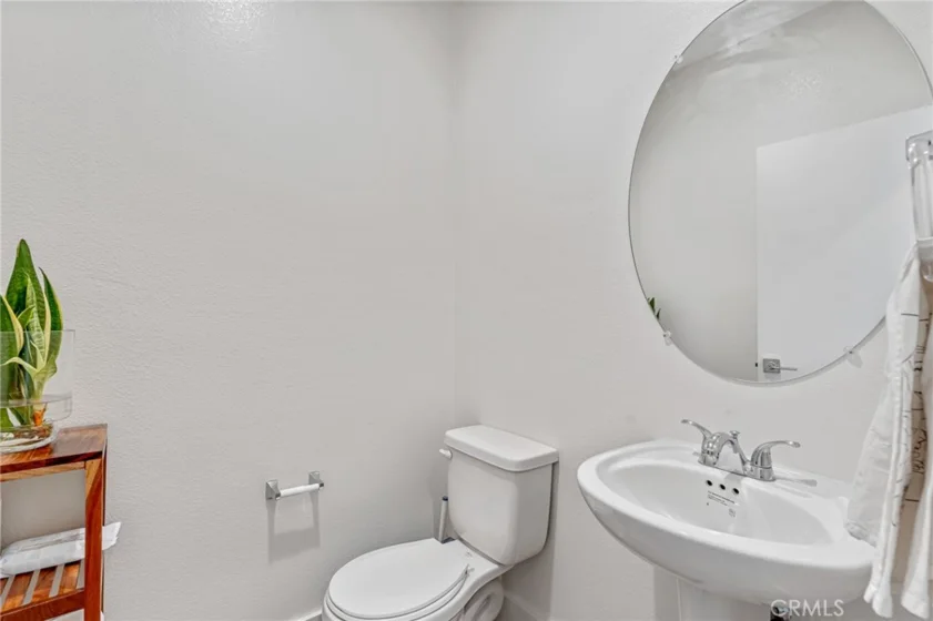 149 E Knox photo 15