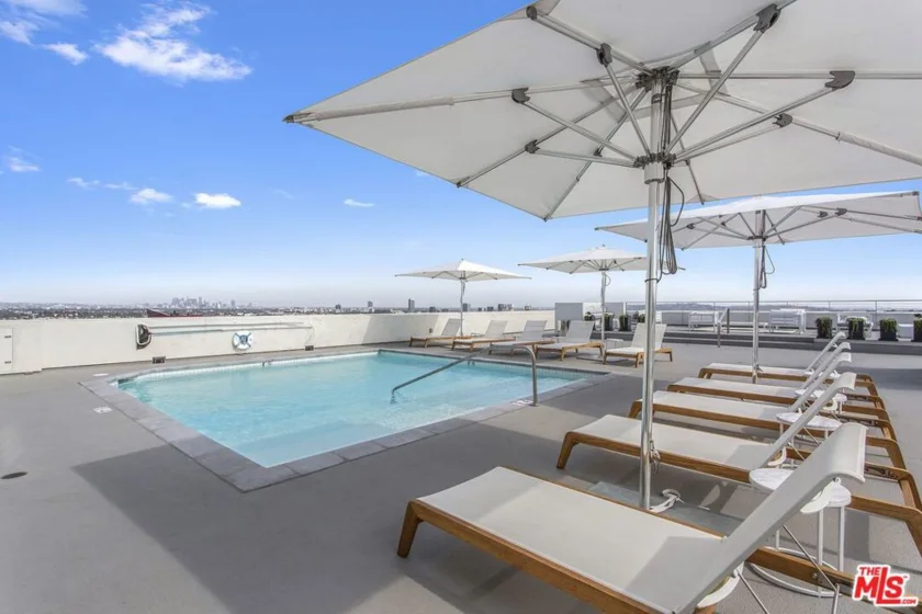 838 N Doheny Drive #1204 photo 31