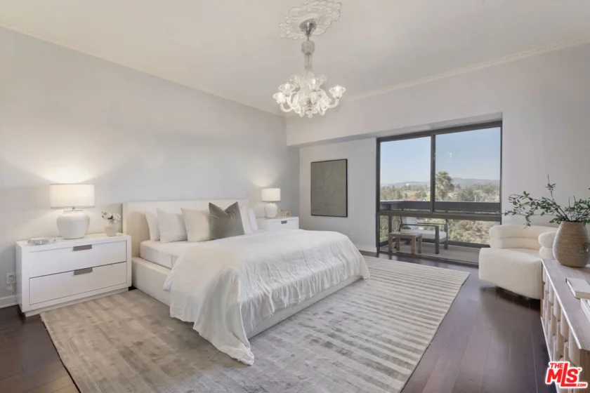10445 Wilshire Boulevard #703 photo 7