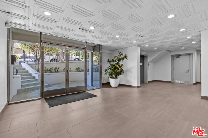 960 Larrabee Street #328 photo 5