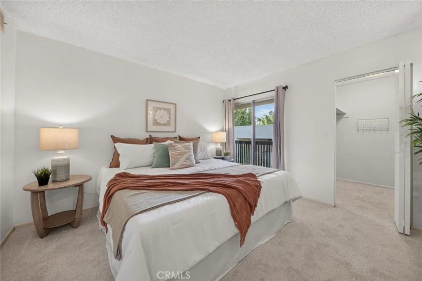 576 N Bellflower photo 14