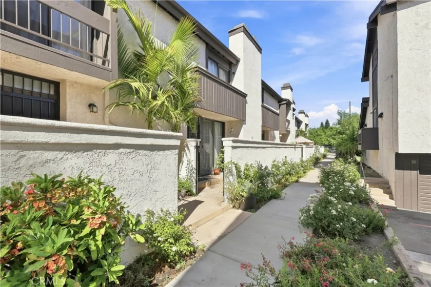 9625 Sylmar Avenue #23 photo 35