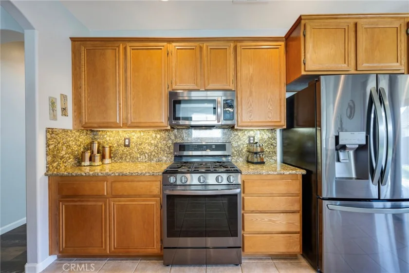 39416 Cardiff Avenue photo 16