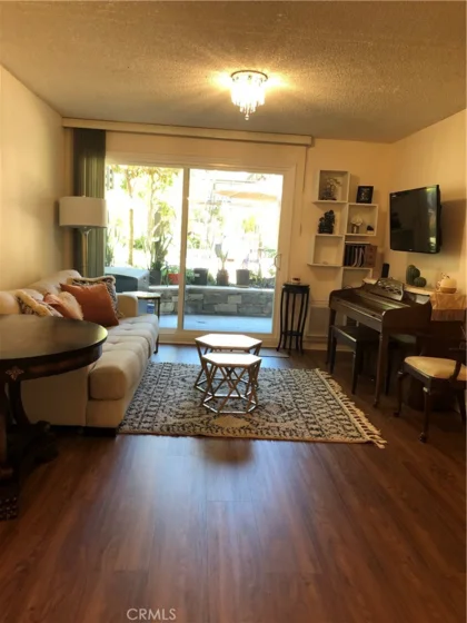 525 S Ardmore Avenue #160 photo 1