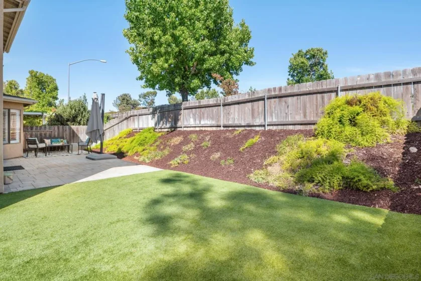 8395 Suntree Place photo 28