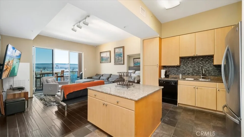 488 E Ocean #708 photo 2