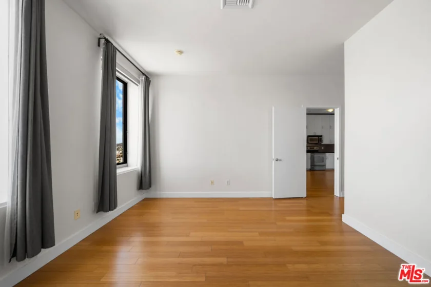 3810 Wilshire Boulevard #1801 photo 23